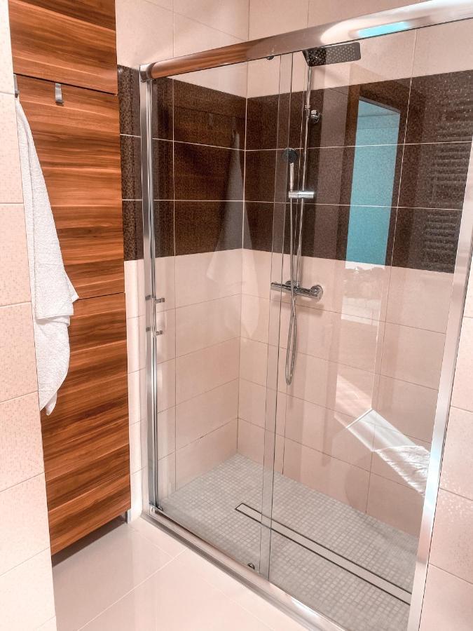 Apartament Solna 80 - Centrum Miasta Z Podziemnym Garazem Kielce Esterno foto