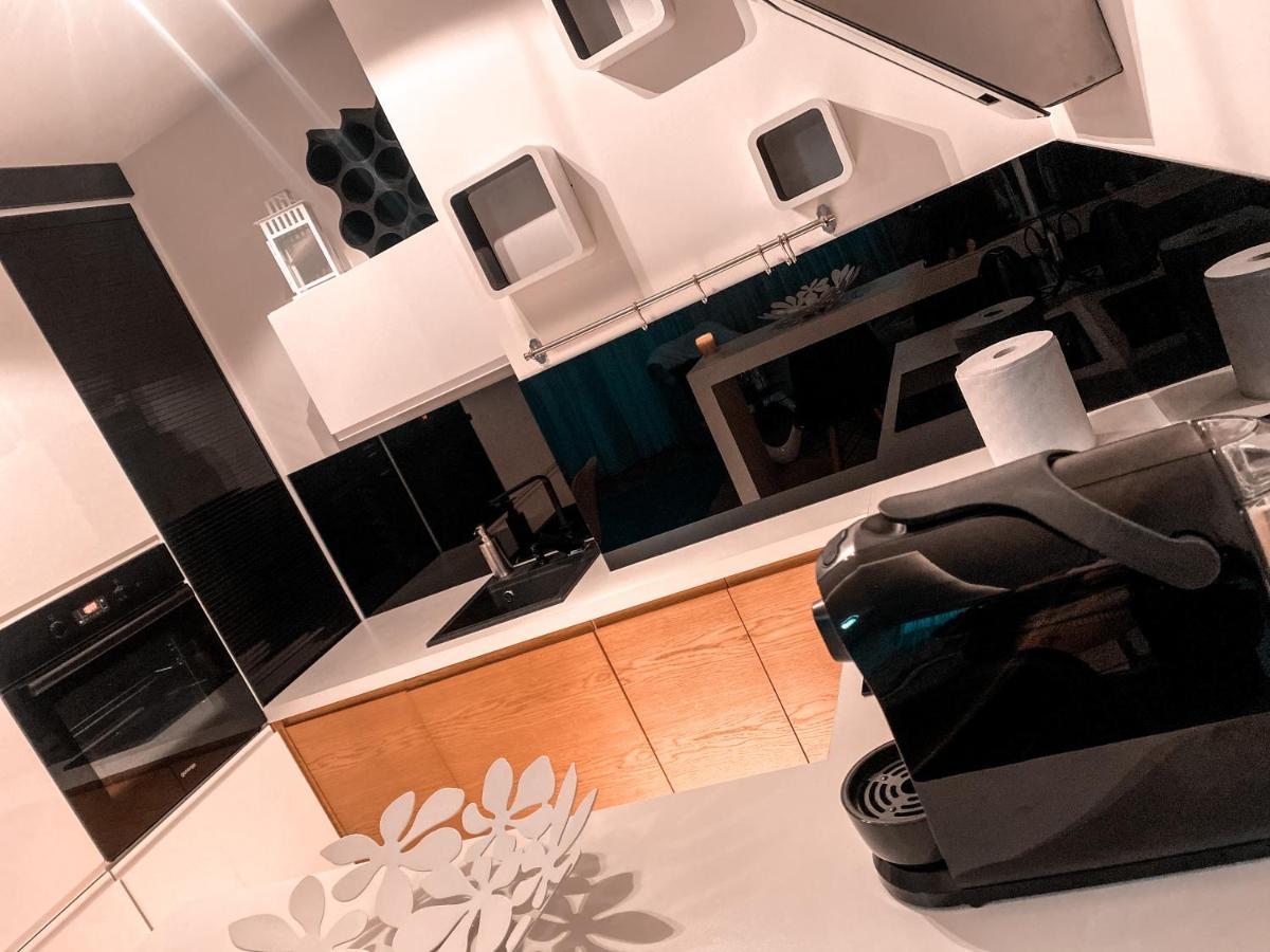 Apartament Solna 80 - Centrum Miasta Z Podziemnym Garazem Kielce Esterno foto