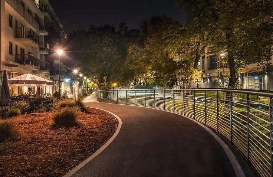 Apartament Solna 80 - Centrum Miasta Z Podziemnym Garazem Kielce Esterno foto